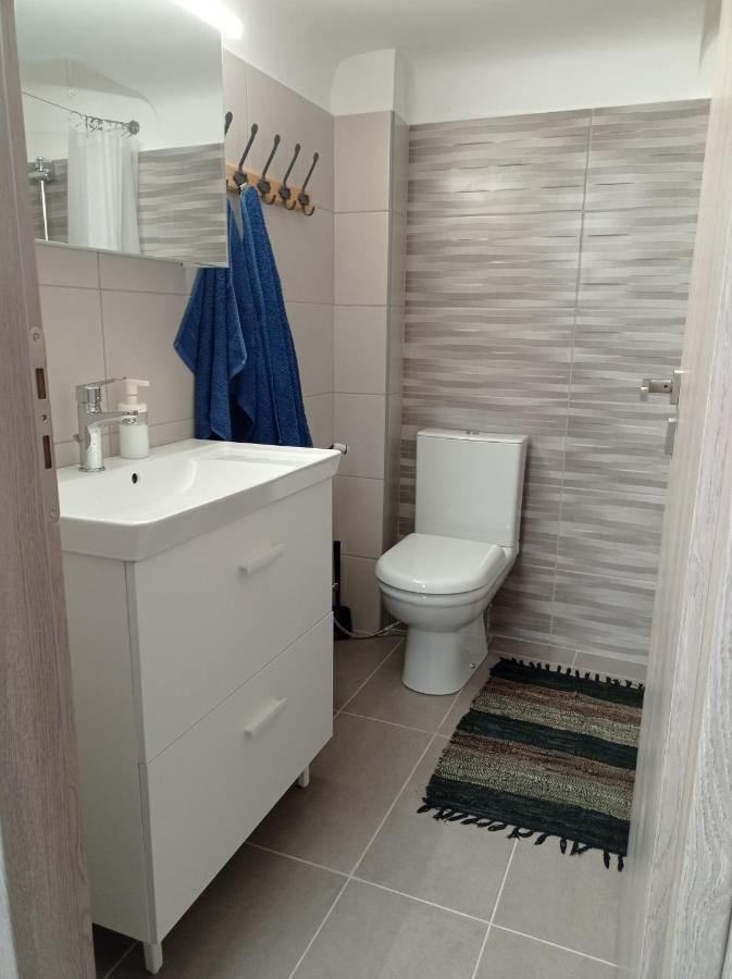 Central Town House 60M2**** El Pireo Exterior foto